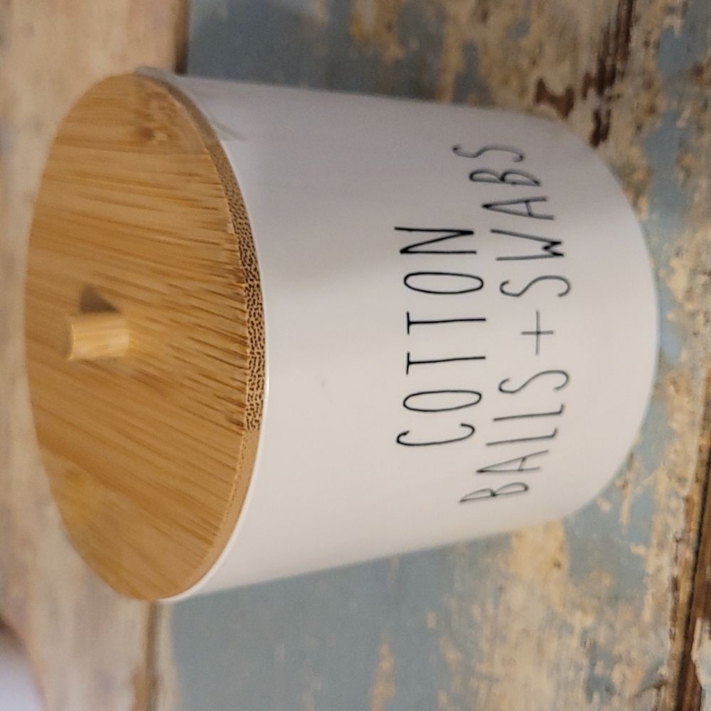 Cotton swab container